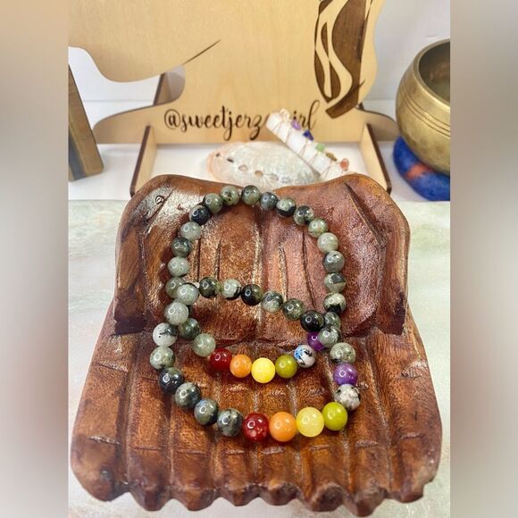 Handmade Gray Labradorite Rainbow Gemstone Bead Unisex Bracelet - Picture 4 of 8